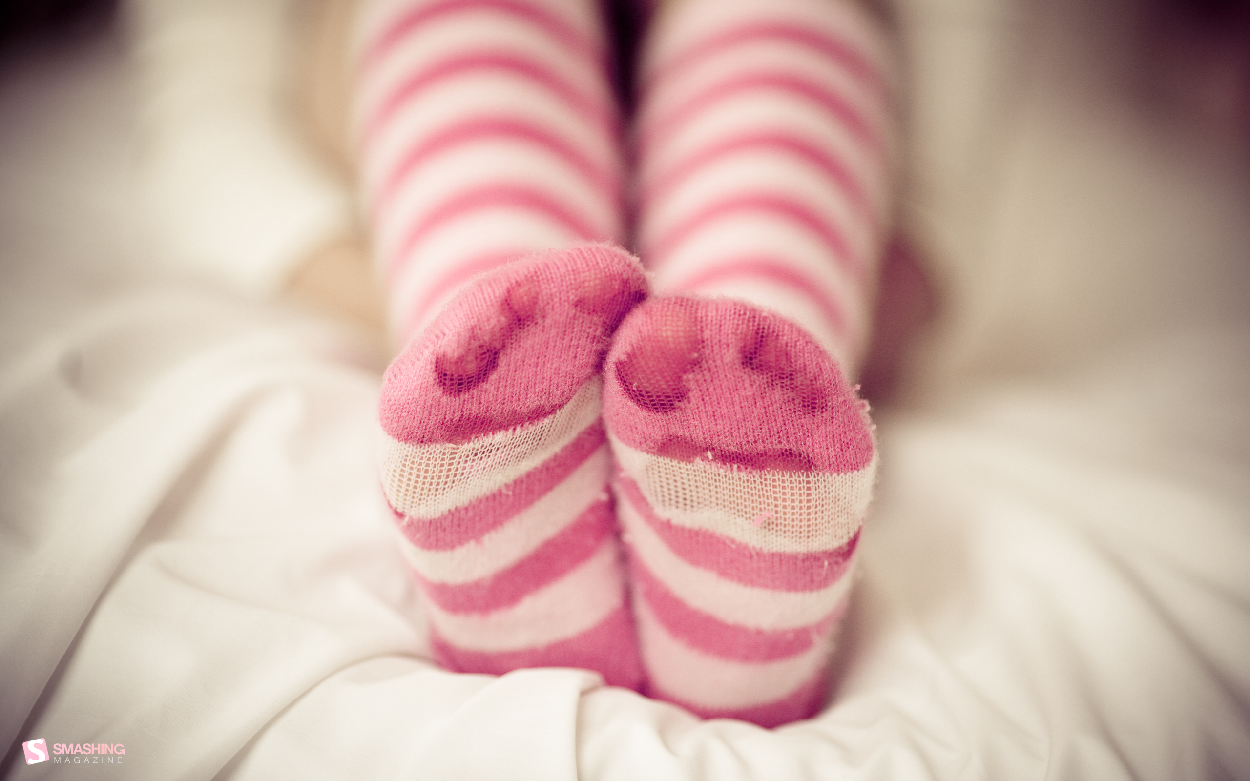 Наполнил попку малолетки в розовых носках своей спермой смотреть онлайн