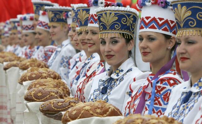 Киев встречает фашистов с хлебом и солью фото