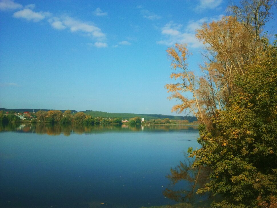 Осенью у реки