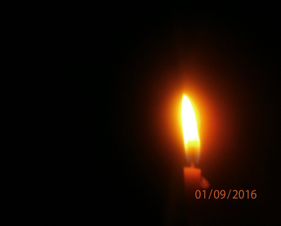 Огонь свечи на прозрачном фоне для фотошопа