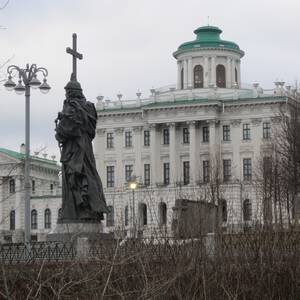 Памятник мулявину в екатеринбурге фото