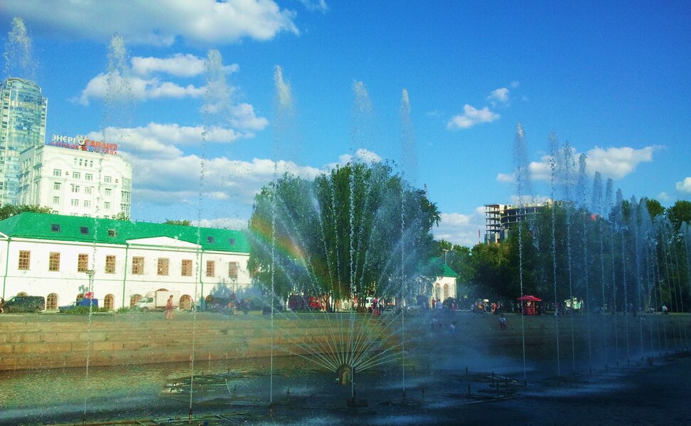 В сквере у фонтанов