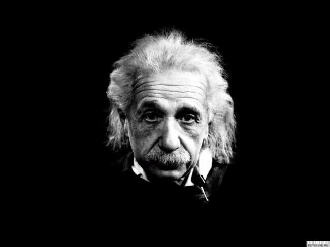 Эйнштейн на фоне атомного взрыва