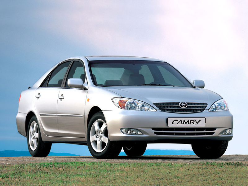 Toyota camry на белом фоне