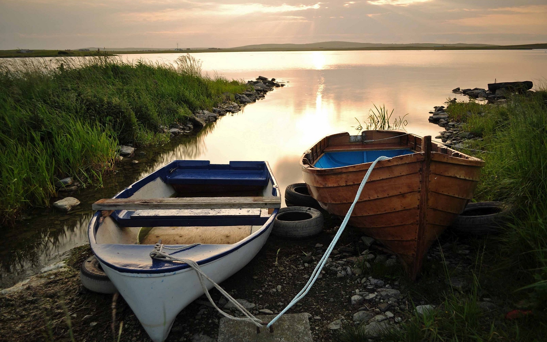 Обои на телефон лодка на воде